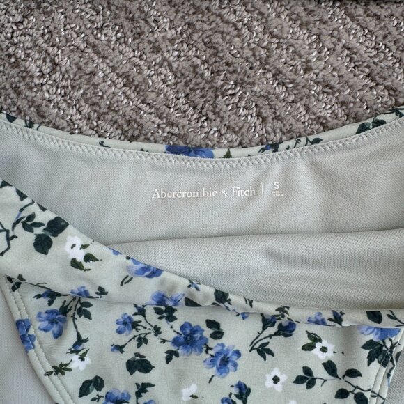 Abercrombie Curve Love Floral Swimsuit Set - Small - Blue and Green - Picture 3 of 5